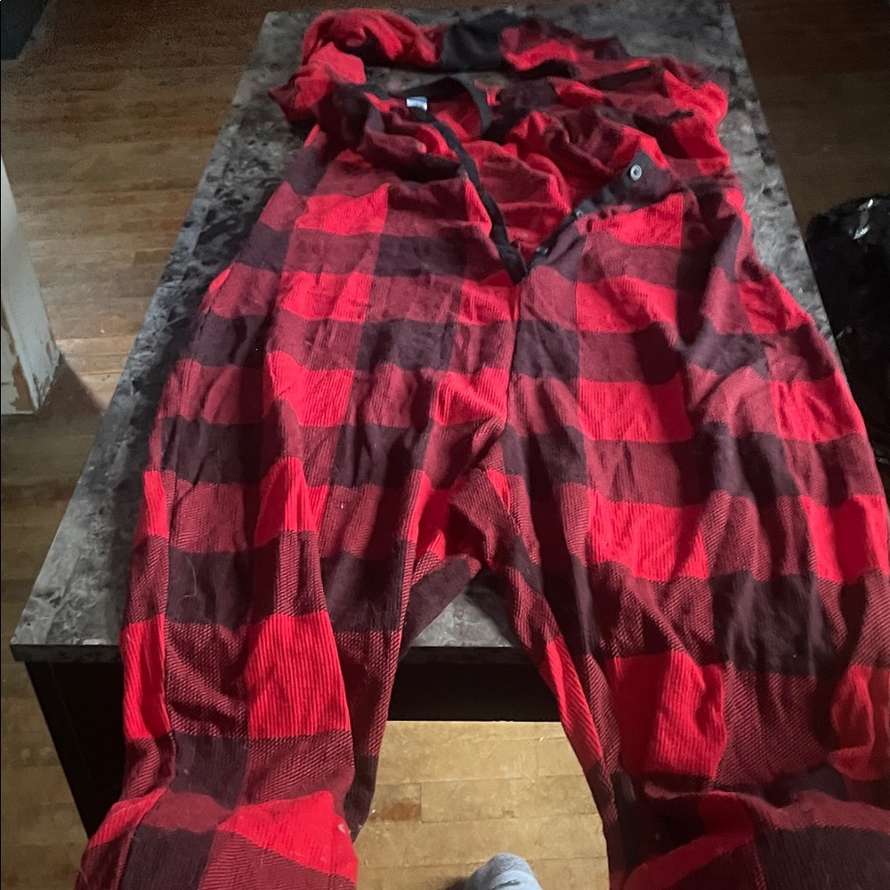 Old Navy Red and Black Knit Top